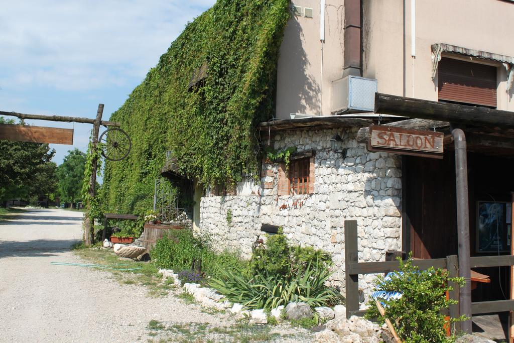 Agriturismo Al Ranch Castello d'Aviano Ngoại thất bức ảnh